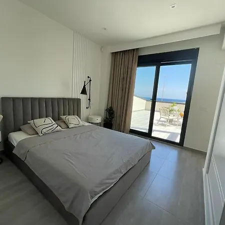 Luxury Villa With Pool 1St Line The Sea Torrevieja Exterior photo